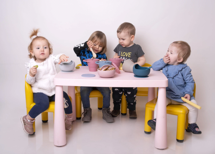 BABY IN WORLD Miska silikonowa z przyssawką i łyżeczką Sage