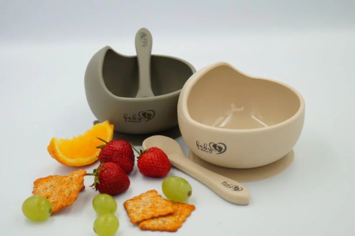 BABY IN WORLD Miska silikonowa z przyssawką i łyżeczką Sage