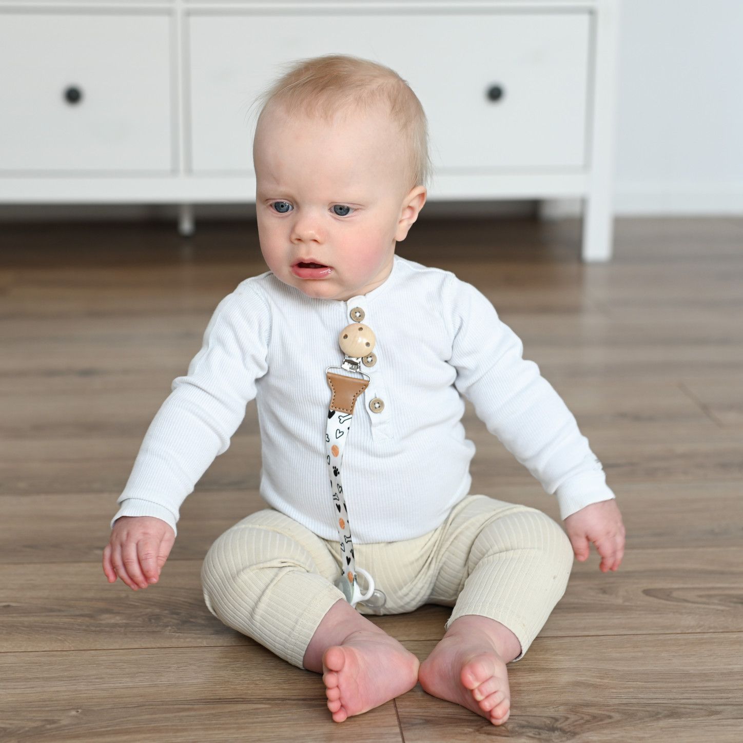 Akuku Tasiemka do smoczka Kość